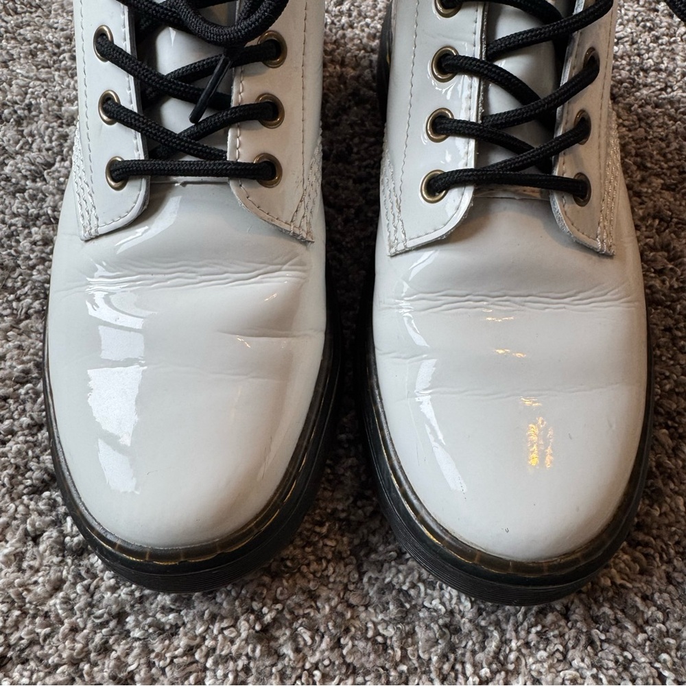 Dr. Martens Zavala white patent leather lace up boots - Picture 4 of 9